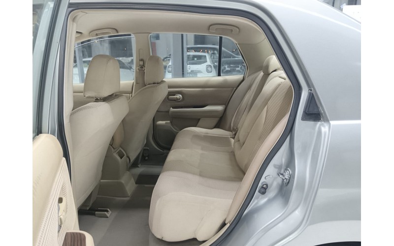 NISSAN TIIDA (2011)