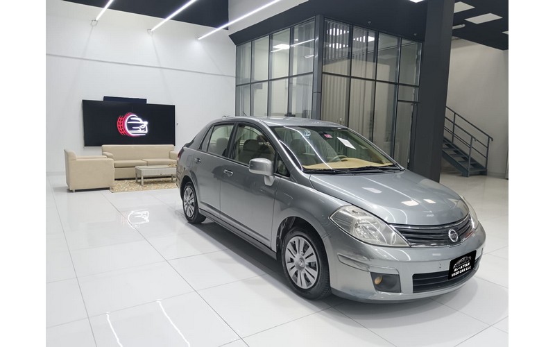 NISSAN TIIDA (2011)