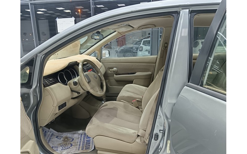 NISSAN TIIDA (2011)