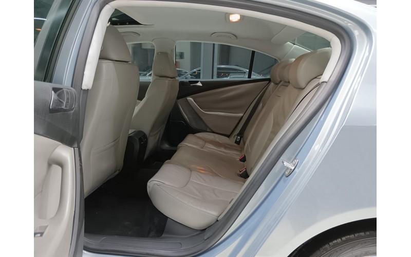 VOLKSWAGEN PASSAT (2010)