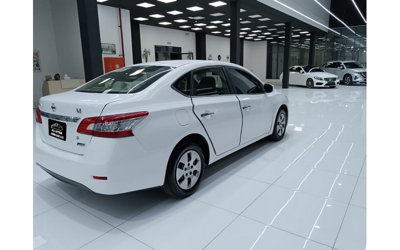NISSAN SENTRA (2015)