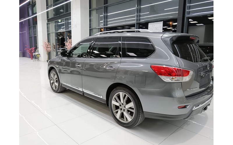 NISSAN PATHFINDER (2015)