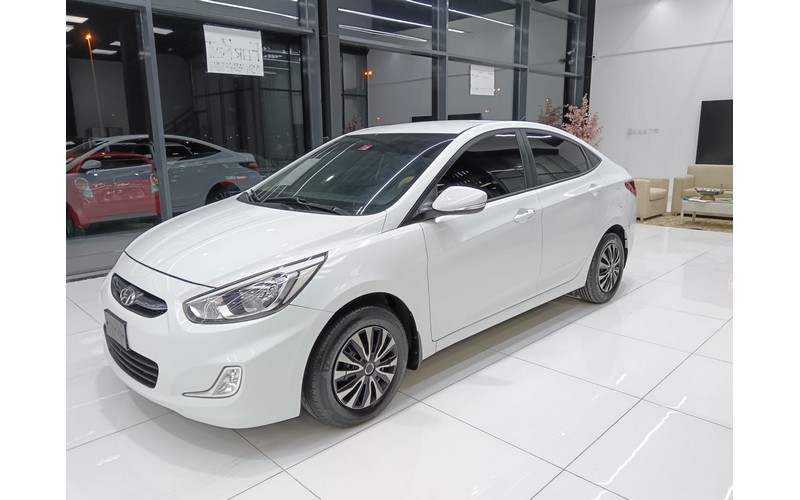 HYUNDAI ACCENT (2015)