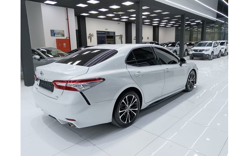 TOYOTA CAMRY (2020)