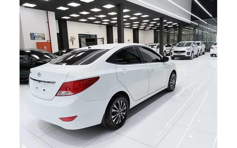 HYUNDAI ACCENT (2015)