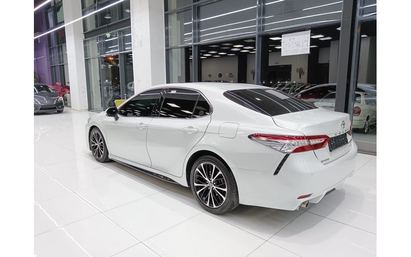 TOYOTA CAMRY (2020)